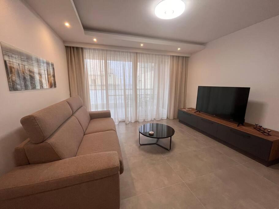 3 Bedroom Seaside Luxury Accommodation - Sleeps 8 San Pawl il-Baħar Eksteriør billede