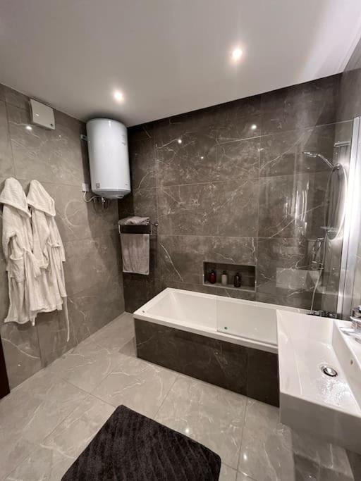 3 Bedroom Seaside Luxury Accommodation - Sleeps 8 San Pawl il-Baħar Eksteriør billede