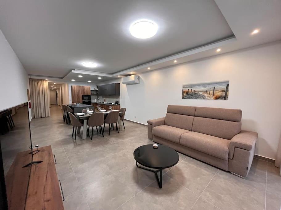 3 Bedroom Seaside Luxury Accommodation - Sleeps 8 San Pawl il-Baħar Eksteriør billede